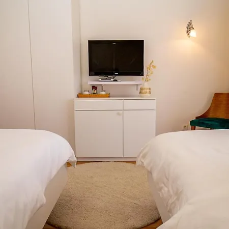 Ana Apartment *