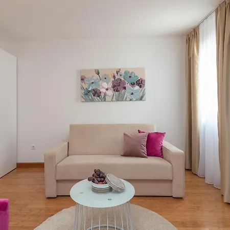 Ana Apartment *