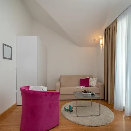 Ana Apartment *