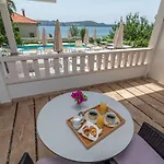 Ana 아파트 트로기르